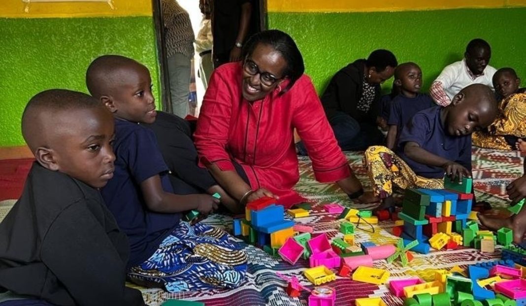 Jeannette Kagame visits disaster-affected families in Ngororero