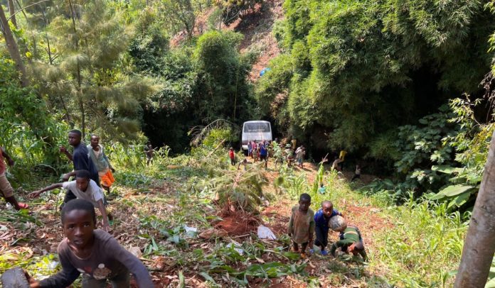 Three people injured in bus accident in Rusizi