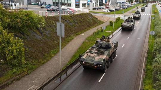 Poland begins moving troops to Belarus border